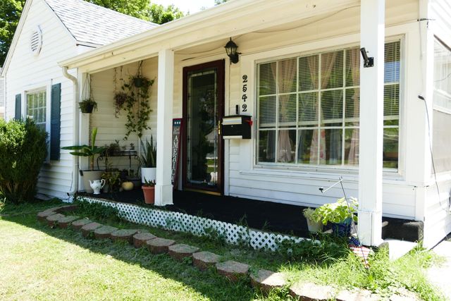 2542 N Kellett Avenue, Springfield, MO 65803