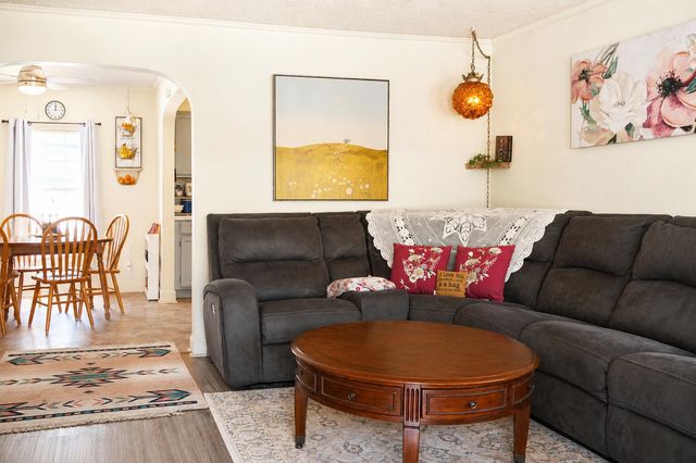 2542 N Kellett Avenue, Springfield, MO 65803