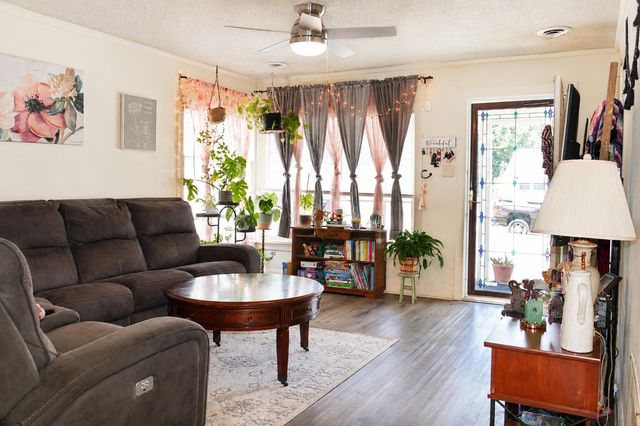 2542 N Kellett Avenue, Springfield, MO 65803