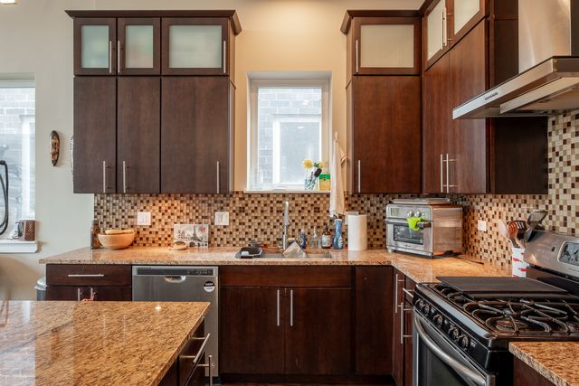 3559 W MONTROSE Avenue 4E, Chicago, IL 60618