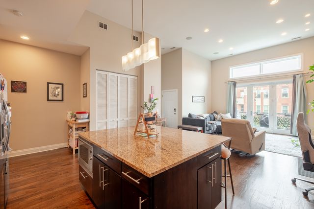 3559 W MONTROSE Avenue 4E, Chicago, IL 60618