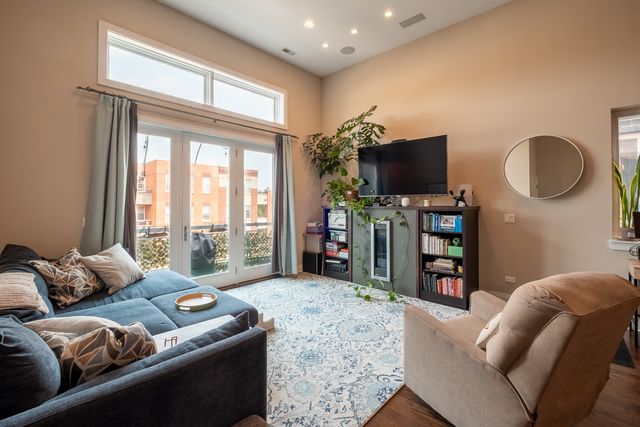 3559 W MONTROSE Avenue 4E, Chicago, IL 60618