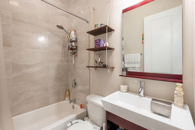 3559 W MONTROSE Avenue 4E, Chicago, IL 60618