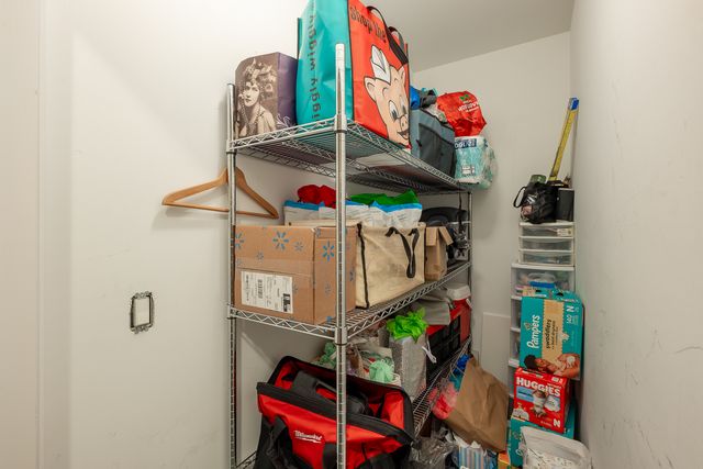 3559 W MONTROSE Avenue 4E, Chicago, IL 60618