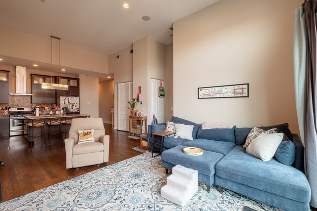 3559 W MONTROSE Avenue 4E, Chicago, IL 60618