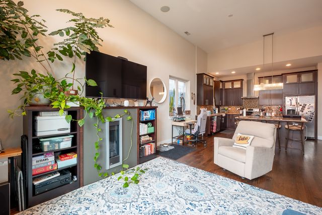 3559 W MONTROSE Avenue 4E, Chicago, IL 60618