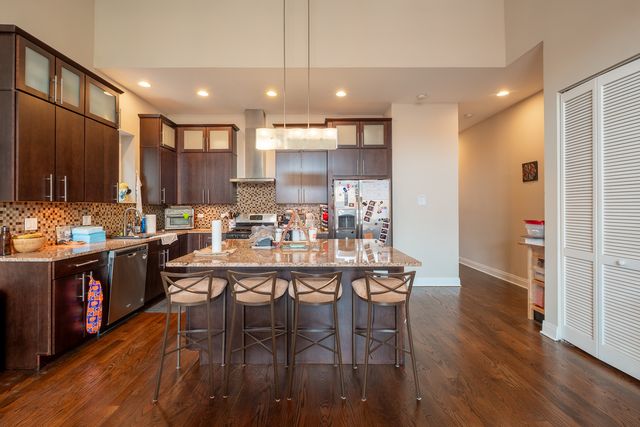 3559 W MONTROSE Avenue 4E, Chicago, IL 60618