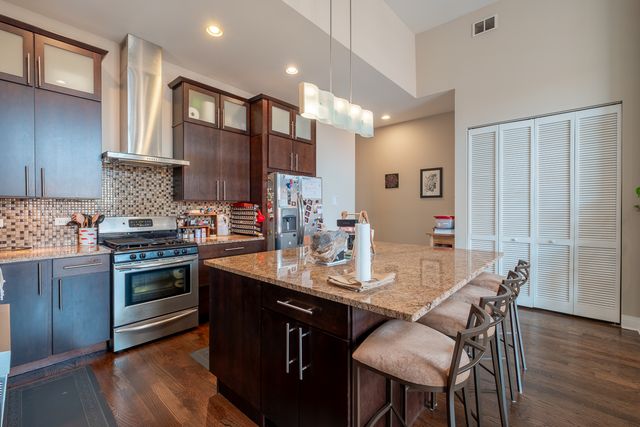 3559 W MONTROSE Avenue 4E, Chicago, IL 60618