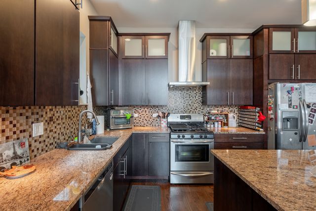 3559 W MONTROSE Avenue 4E, Chicago, IL 60618