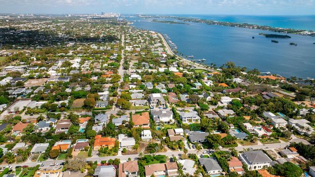 145 Alhambra Place, West Palm Beach, FL 33405