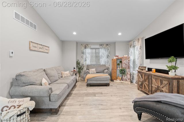 2096 Mozart Avenue, Davison Township, MI 48423