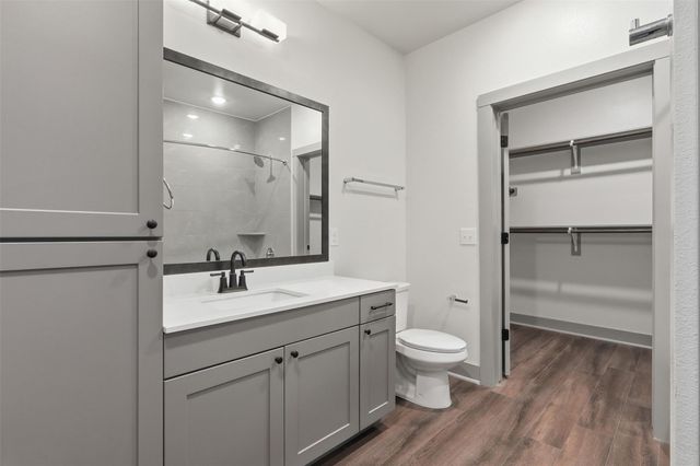 1950 Winrock Boulevard b2, Houston, TX 77057