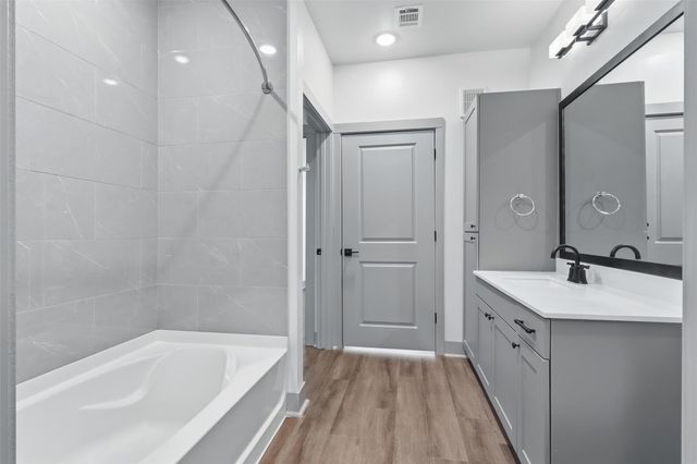 1950 Winrock Boulevard b2, Houston, TX 77057