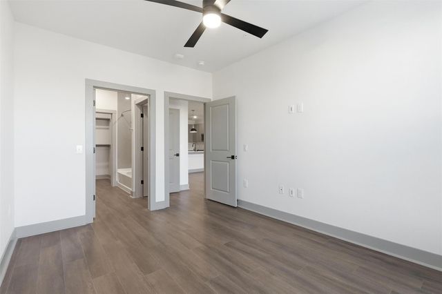 1950 Winrock Boulevard b2, Houston, TX 77057