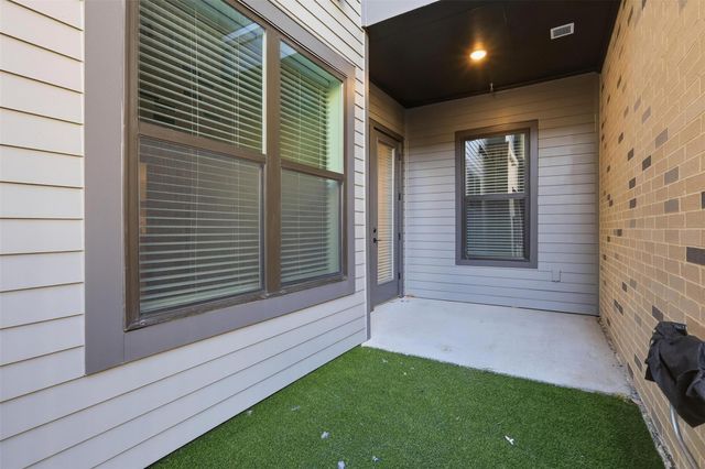 1950 Winrock Boulevard b2, Houston, TX 77057