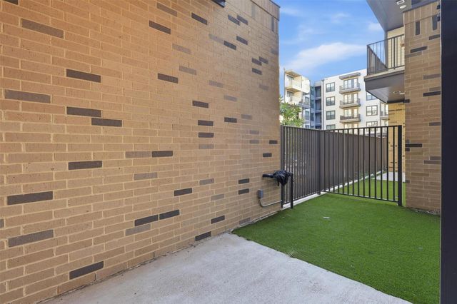 1950 Winrock Boulevard b2, Houston, TX 77057