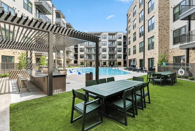 1950 Winrock Boulevard b2, Houston, TX 77057