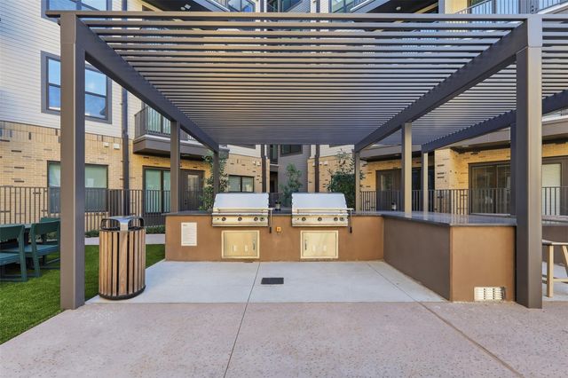 1950 Winrock Boulevard b2, Houston, TX 77057