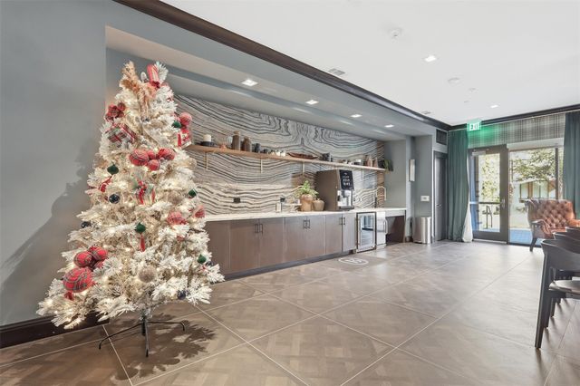 1950 Winrock Boulevard b2, Houston, TX 77057