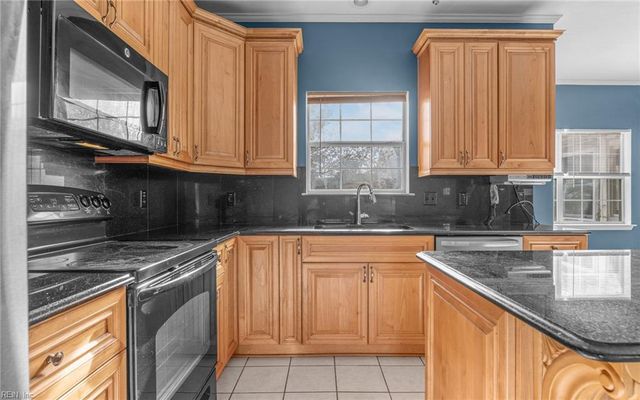 4031 Stowaway LN, Portsmouth, VA 23703