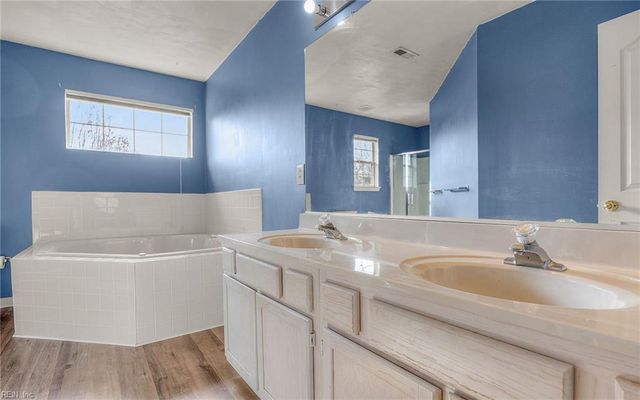 4031 Stowaway LN, Portsmouth, VA 23703