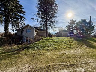 5320 W Us Highway 12, Buchanan, MI 49107