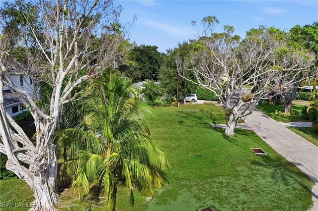 1165 8th TER N, Naples, FL 34102