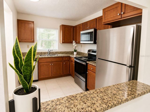 2812 SOMERSET PARK DRIVE 105, Tampa, FL 33613