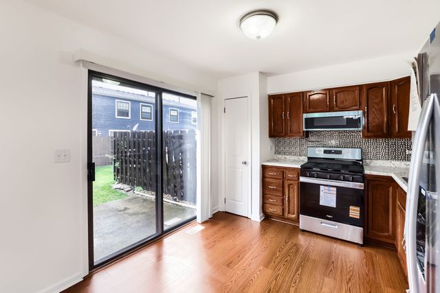 4132 Brentwood Lane, Waukegan, IL 60087