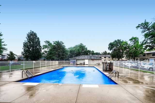 4132 Brentwood Lane, Waukegan, IL 60087