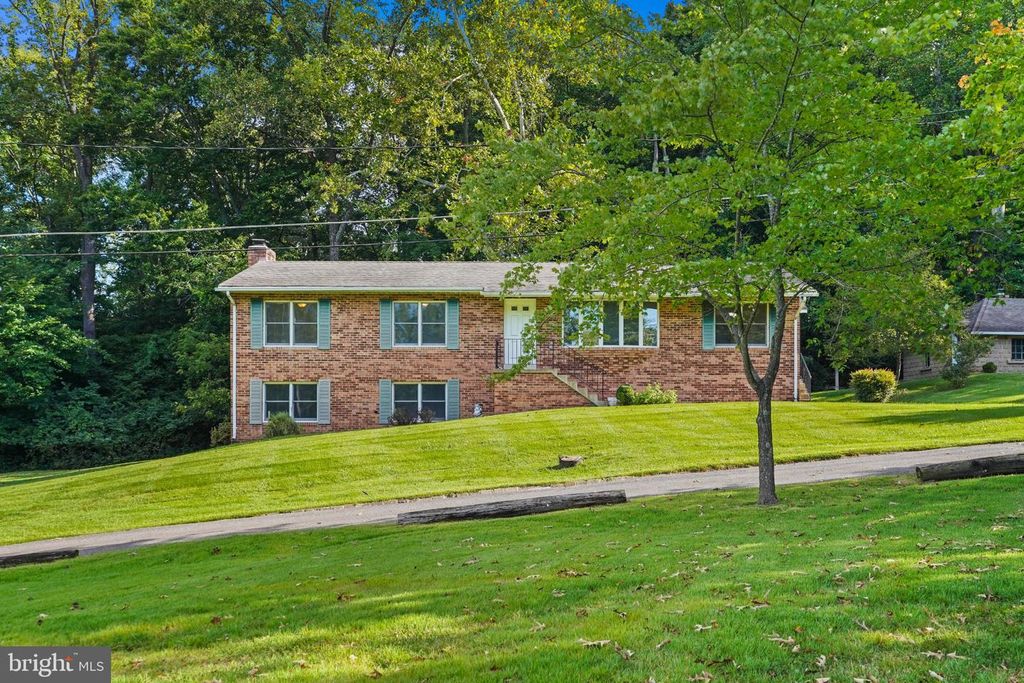 933 PALMER RD, Fort Washington, MD 20744