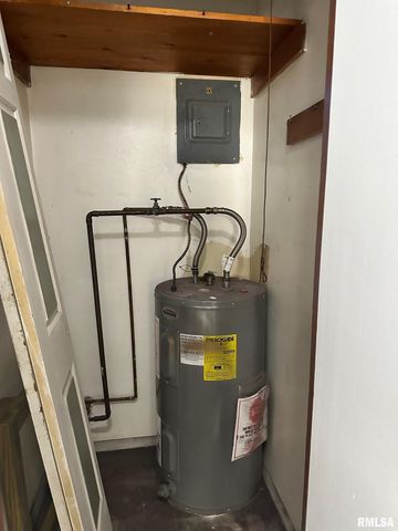 1901 S 1ST Street, Springfield, IL 62704