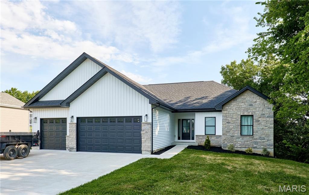10253 Hawthorn Road, Foristell, MO 63348