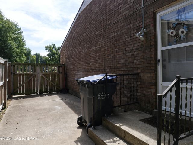 4701 Frel Rd, Louisville, KY 40272