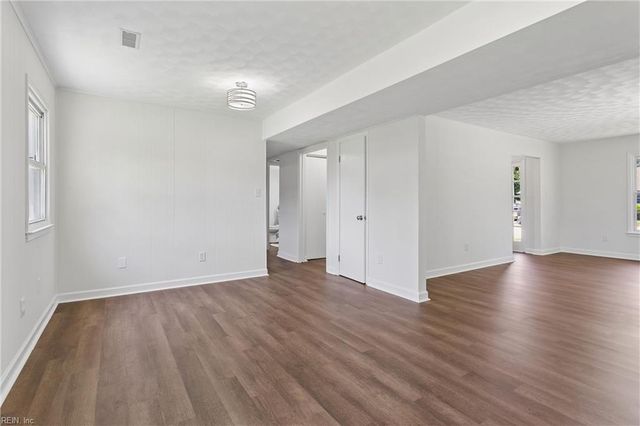 8 Pasadena CT, Hampton, VA 23666