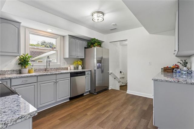 8 Pasadena CT, Hampton, VA 23666