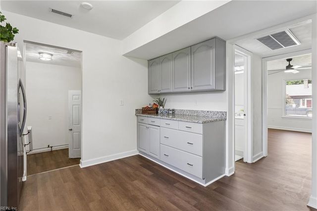 8 Pasadena CT, Hampton, VA 23666