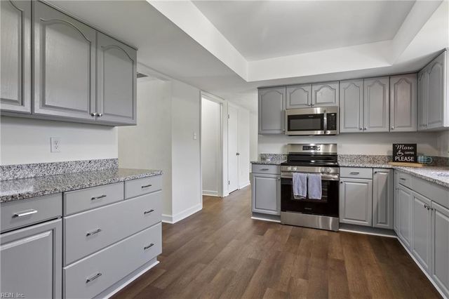 8 Pasadena CT, Hampton, VA 23666