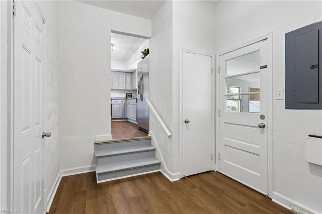 8 Pasadena CT, Hampton, VA 23666