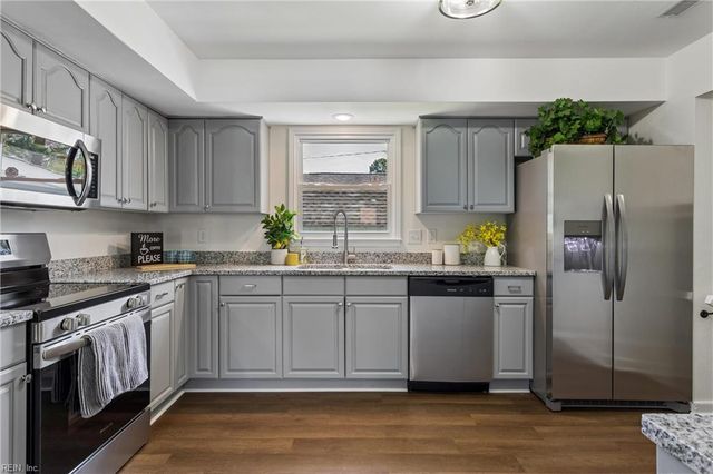 8 Pasadena CT, Hampton, VA 23666
