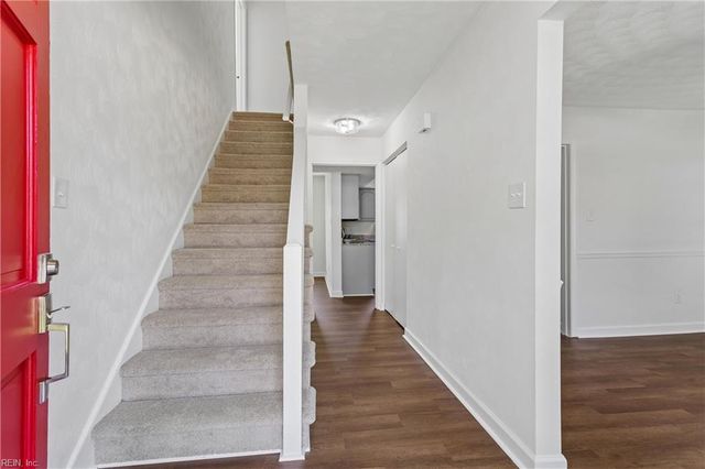 8 Pasadena CT, Hampton, VA 23666