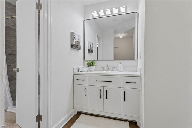 8 Pasadena CT, Hampton, VA 23666
