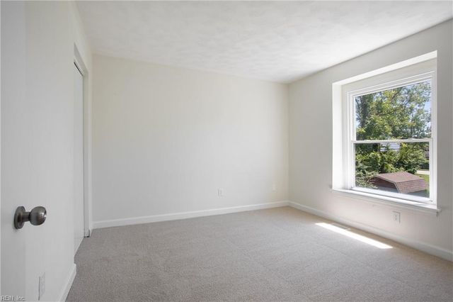 8 Pasadena CT, Hampton, VA 23666