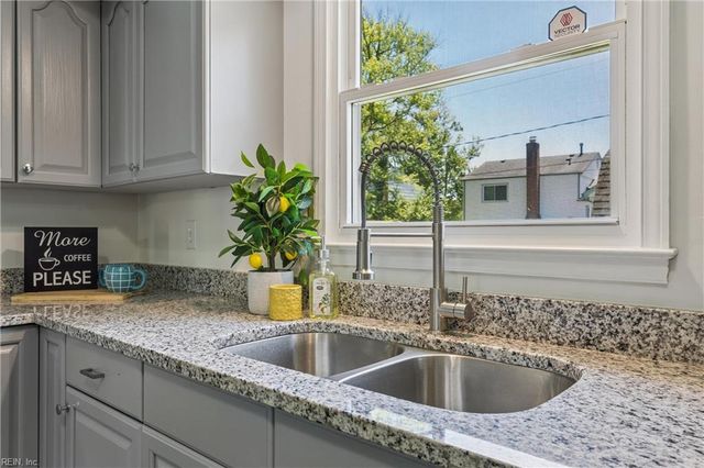 8 Pasadena CT, Hampton, VA 23666