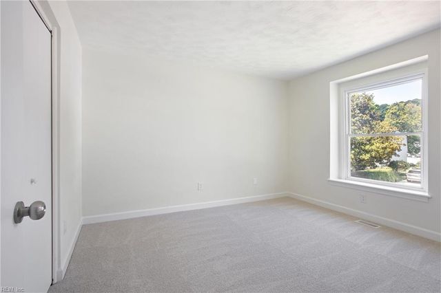 8 Pasadena CT, Hampton, VA 23666