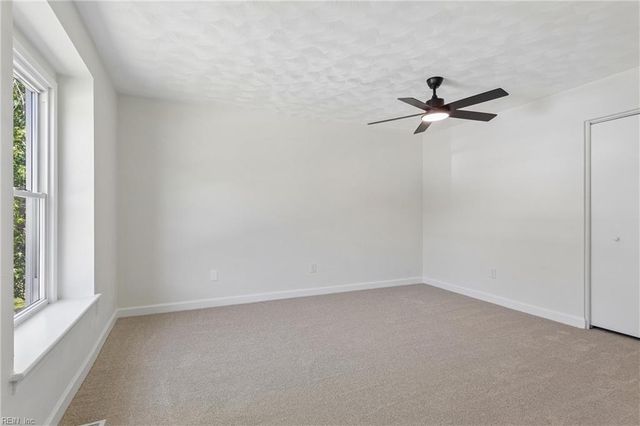 8 Pasadena CT, Hampton, VA 23666