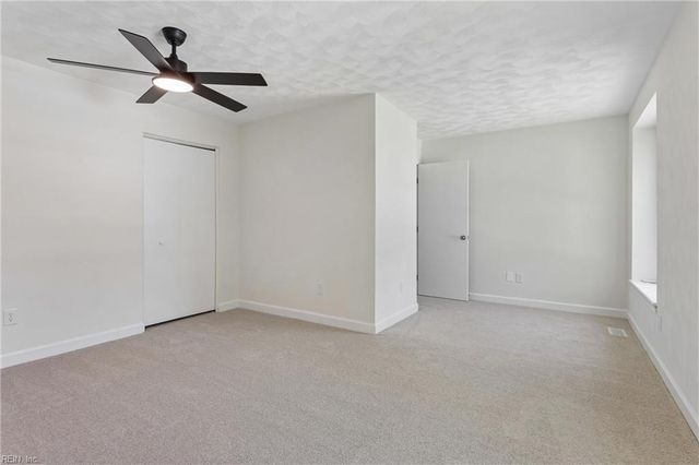 8 Pasadena CT, Hampton, VA 23666