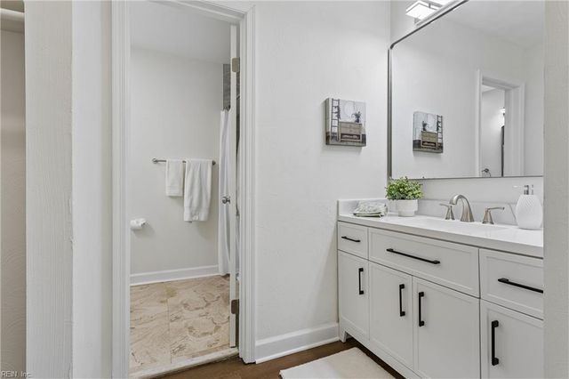 8 Pasadena CT, Hampton, VA 23666