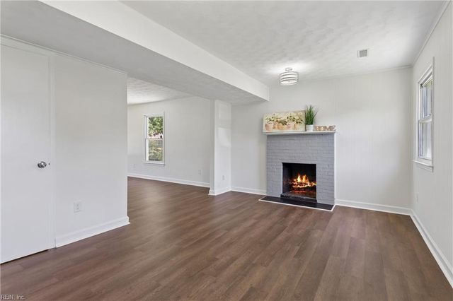 8 Pasadena CT, Hampton, VA 23666