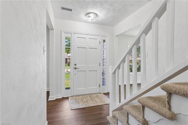 8 Pasadena CT, Hampton, VA 23666